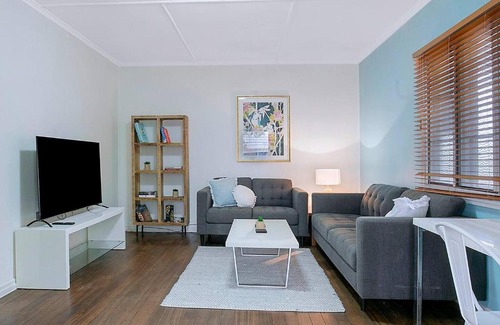 Mount Gravatt East House | 'Eucalypt Cottage' A Tranquil Family Hideaway