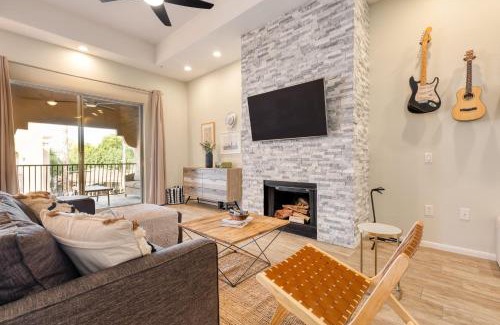 North Scottsdale Apartment | Eucalyptus by AvantStay Stunning Scottsdale Home w Communal Pool Hot Tub