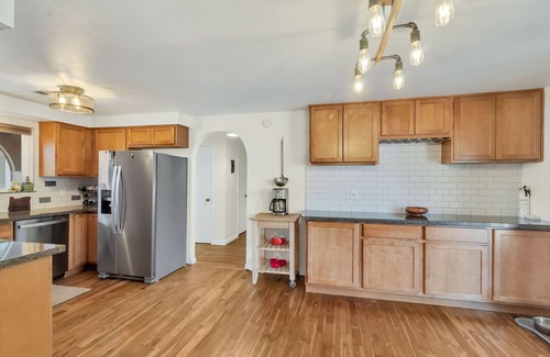 Harlow House | Eugene Retreat walk to Autzen & Pet-Friendly