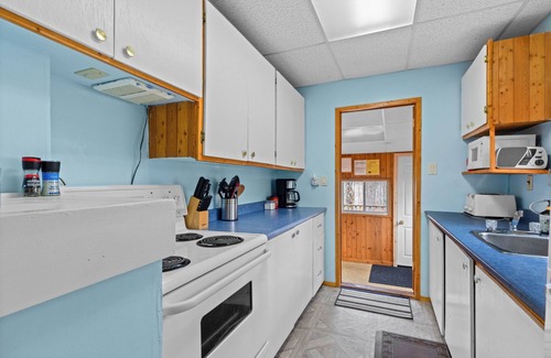 Flesherton Cottage | Eugenia Lake Cottage. One minute walk to beach.