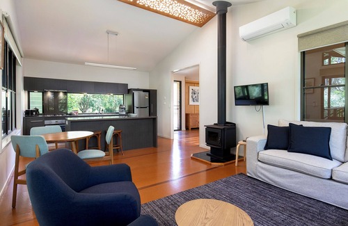 Weyba Downs Apartment | Eumarella Shores Noosa Lake Retreat