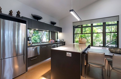 Weyba Downs Apartment | Eumarella Shores Noosa Lake Retreat