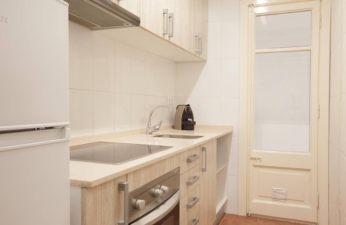El Port Apartment | Europa Fira Apartment 14