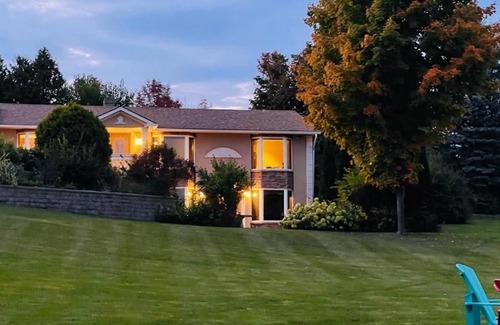 Caledon House | European Estate Home with Sauna, Pool and Hot Tub