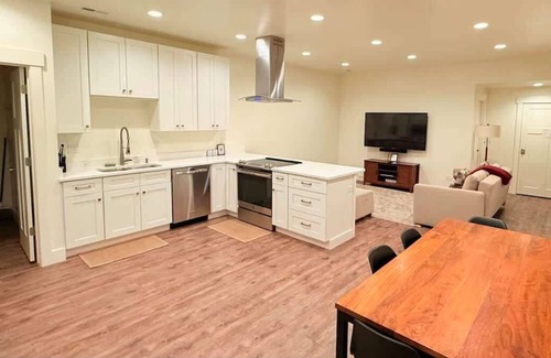 Lindon House | EV Charger, Pioneer Park, Trailheads Close!