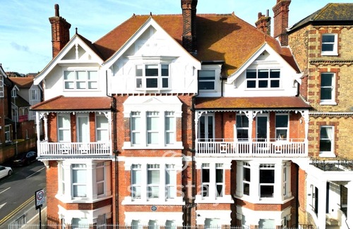 Broadstairs Apartment | Eva's Sea View 2 Bed 2 Bath Parking & NO GUEST FEES