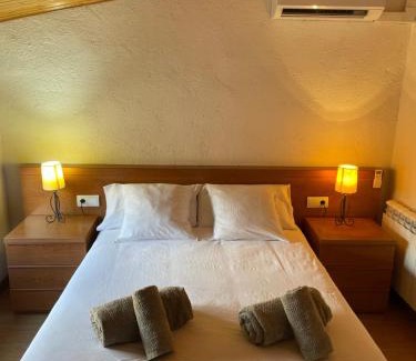 Prades Apartment | EVA & TRAVEL - CAL MARCEL - Habitacion