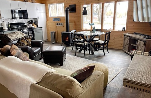 Sand Creek Cottage | Evans Lake Waterfront - Lilly Pad Lake House in Irish Hills
