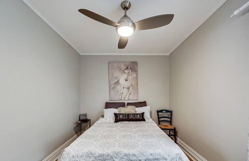Evanston Apartment | Evanston 2bed+ofc.Walk to sushi, shopping, train & Lake. Minutes to Ryan Field.