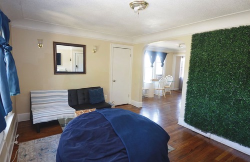 Detroit Condo | Evanston BnB