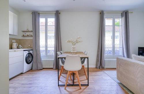 Brunoy Apartment | Evasion cosy et lumineuse
