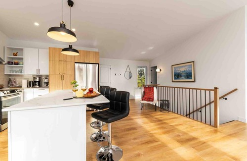 Les Eboulements Ski Chalet | Evasion Plein Air 1: BBQ Deck, Spa & Trails Await