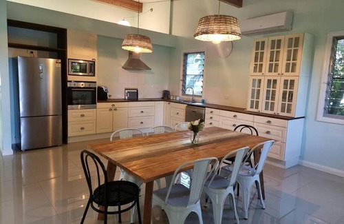 Eimeo House | Eve's Place