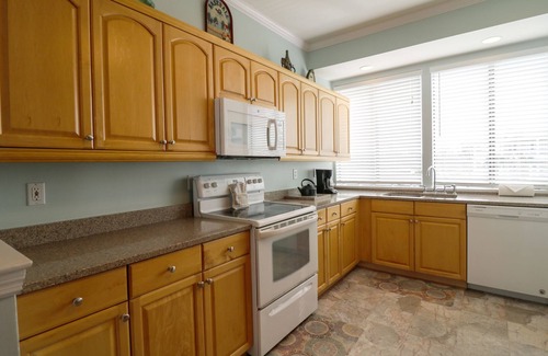 Tybee Island House | Evelyn's is a directly oceanfront, free standing, 6 bedroom, 5 bath home that has everything!