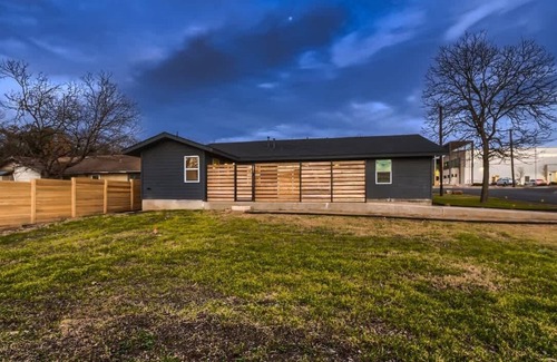 Georgetown House | Evening Primrose-Walk to trails and the Square!
