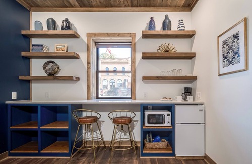 Prescott House | Event-Approved | Sleeps 14 | 6 Private Suites w/Bathrooms