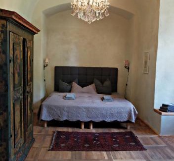 Neuenhagen House | Event- Kultur & B&B Kunst Schloss Neuenhagen Übernachten im Denkmal