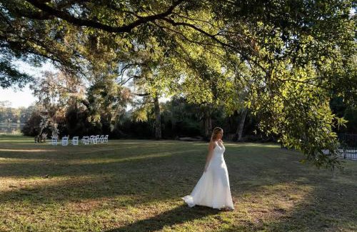 Dade City House | Events & Weddings Welcome! Lake View Pool Home