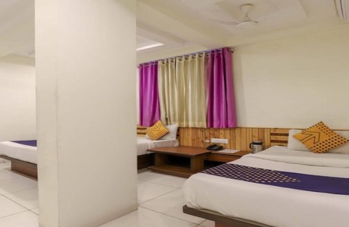 Changodar Hotel | Everest Hotel