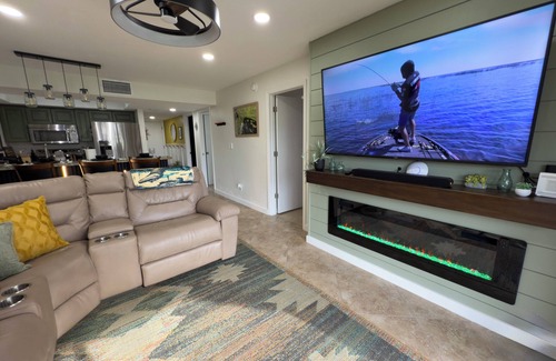 Clewiston Condo | Everglades Gator at Rolands King Beds cozy clean stay