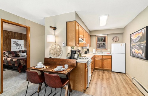 Estes Park Cabin | Evergreen Cabin A on the River, Quiet Location, Newly Remodeled