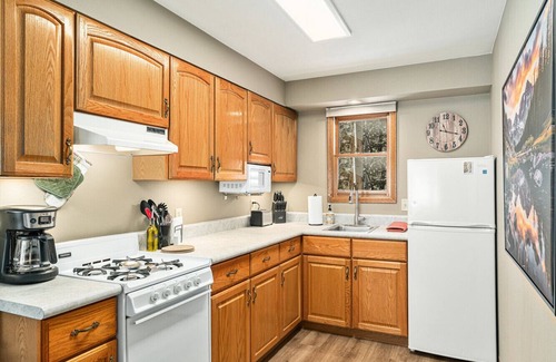 Estes Park Cabin | Evergreen Cabin A on the River, Quiet Location, Newly Remodeled