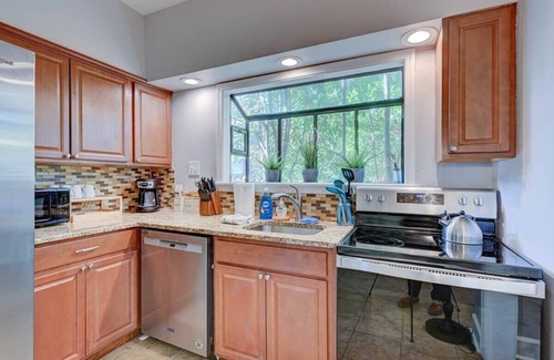 Evergreen House | Evergreen Charm in Midtown Memphis
