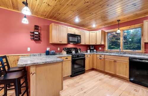Bethel House | Evergreen Escape | 4 Bed, 3.5 Bath