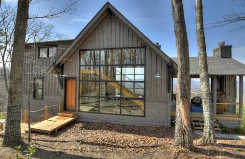 Mineral Bluff House | Everlux Retreat - Hot Tub on the Mountain