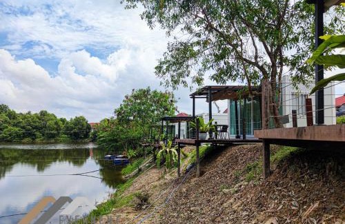 Miri Other | Evernent Lakeside Hideout