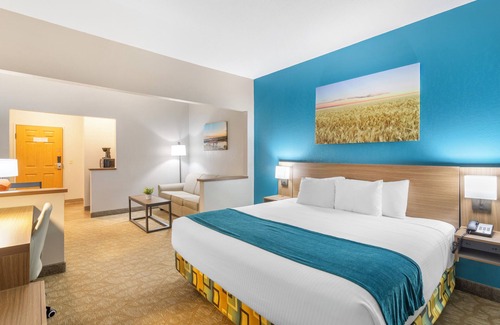 Bismarck Hotel | EverSpring Suites
