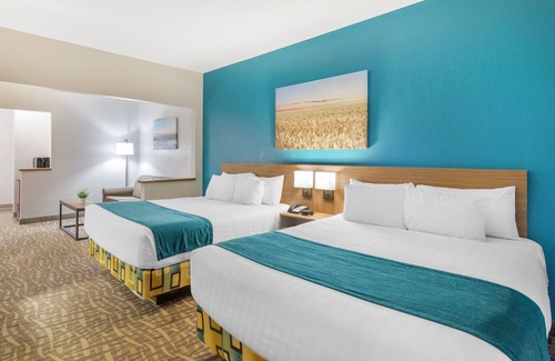 Bismarck Hotel | EverSpring Suites