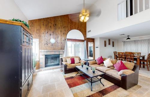 Overland Trail House | Everything at Your Fingertips