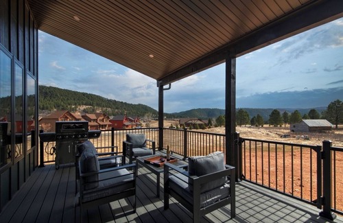Sturgis Cabin | Everything's Right- its the place to get away