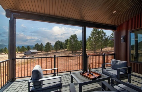 Sturgis Cabin | Everything's Right- its the place to get away