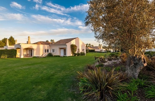 Estombar House | Everything You Need For The Perfect Vacation! 3 Onsite Pools & Spa, Free Parking