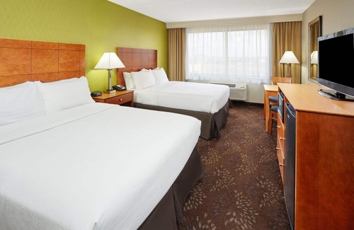 Matteson House | Everything You Need for Your Illinois Trip! 3 Classy Units, Free Parking, Dining