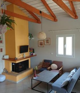 Lepreo Apartment | Evilion house inTholo. Sea, nature, relaxation!