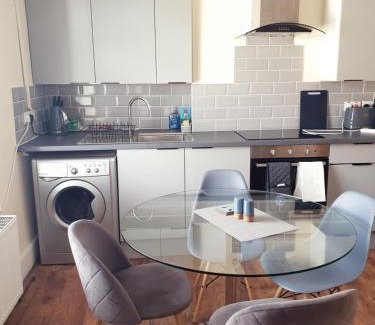 Gravesend Apartment | Evo C - 2 Bed Apartment 2 Min Walk to Station - longer stays available