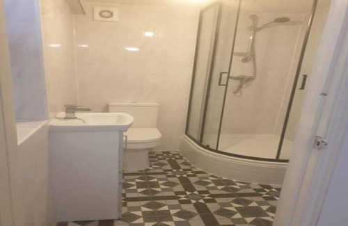 Gravesend Apartment | Evo Haven - 1 Bedroom Apartment, Sleeps- 2, 2 minute walk to Gravesend Station