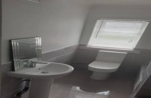 Gravesend Apartment | Evo Zen - 1 Bedroom Apartment, Sleeps -2, 2 minute walk to Gravesend Station