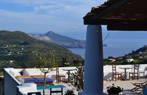 Pianoconte Apartment | Evocative and panoramic Aeolian villa on the Pianoconte hill.