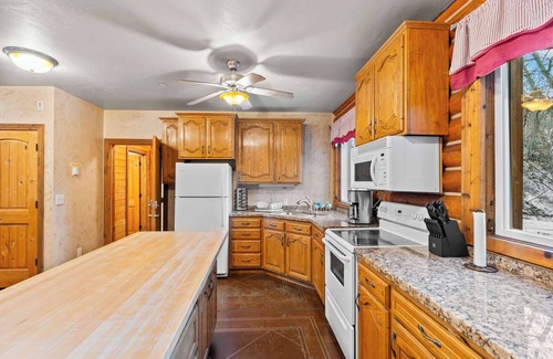 Timber Lakes Cabin | Evy's Family Ranch Cabin, Secluded
