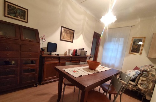 La Morra Apartment | "Ex Ostu Impero": wine, truffle, history and friendliness