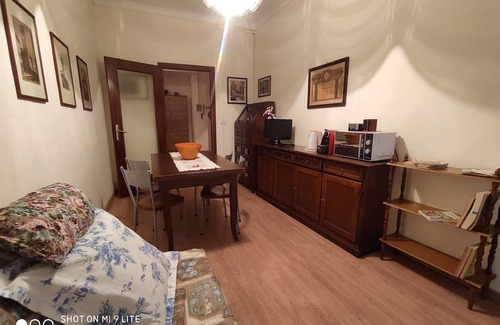 La Morra Apartment | "Ex Ostu Impero": wine, truffle, history and friendliness