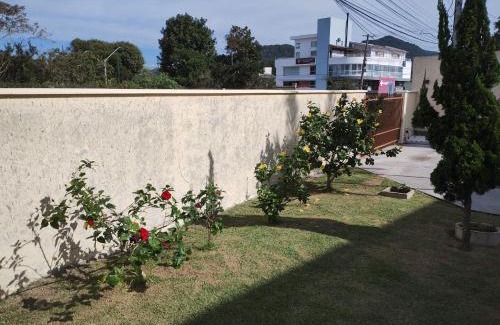 Campeche House | Excelente Sobrado pertinho da praia! Mínimo 5 diárias!