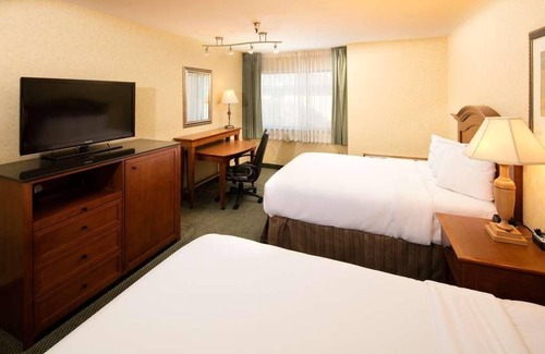 Wenatchee Resort | Excellent Choice! 4 Spacious Units for Groups, Outdoor Pool, Free Parking!