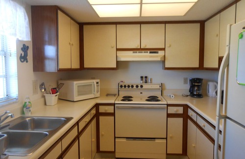 Englewood Condo | Excellent Condo 5 minutes drive to Englewood beach.
