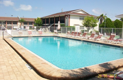 Englewood Condo | Excellent Condo 5 minutes drive to Englewood beach.