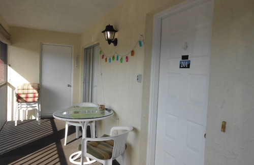 Englewood Condo | Excellent Condo 5 minutes drive to Englewood beach.